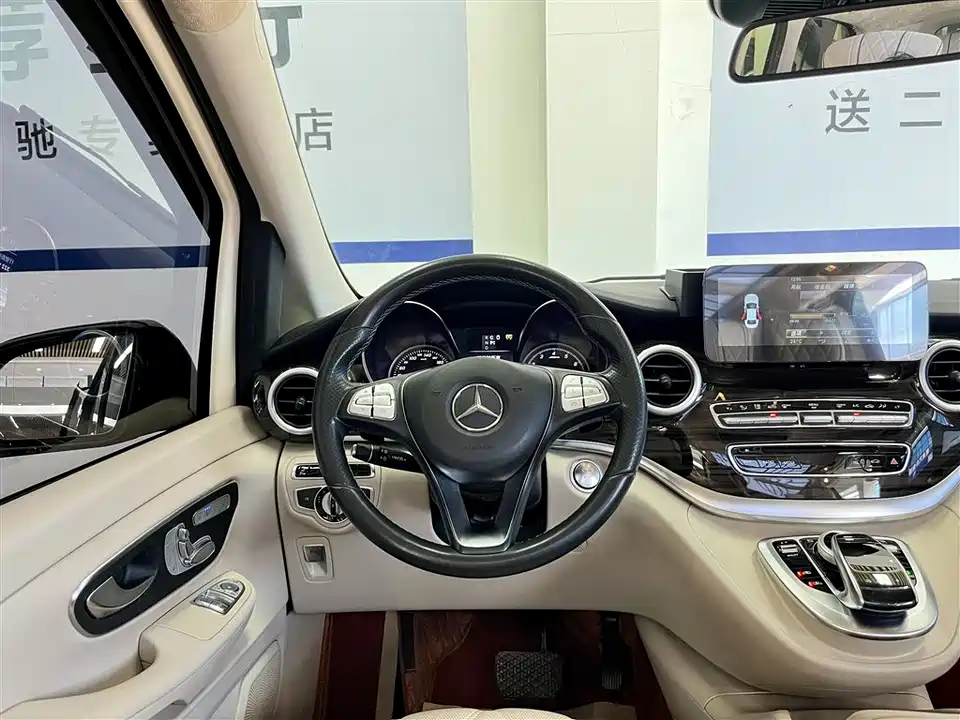 Mercedes-Benz V-class