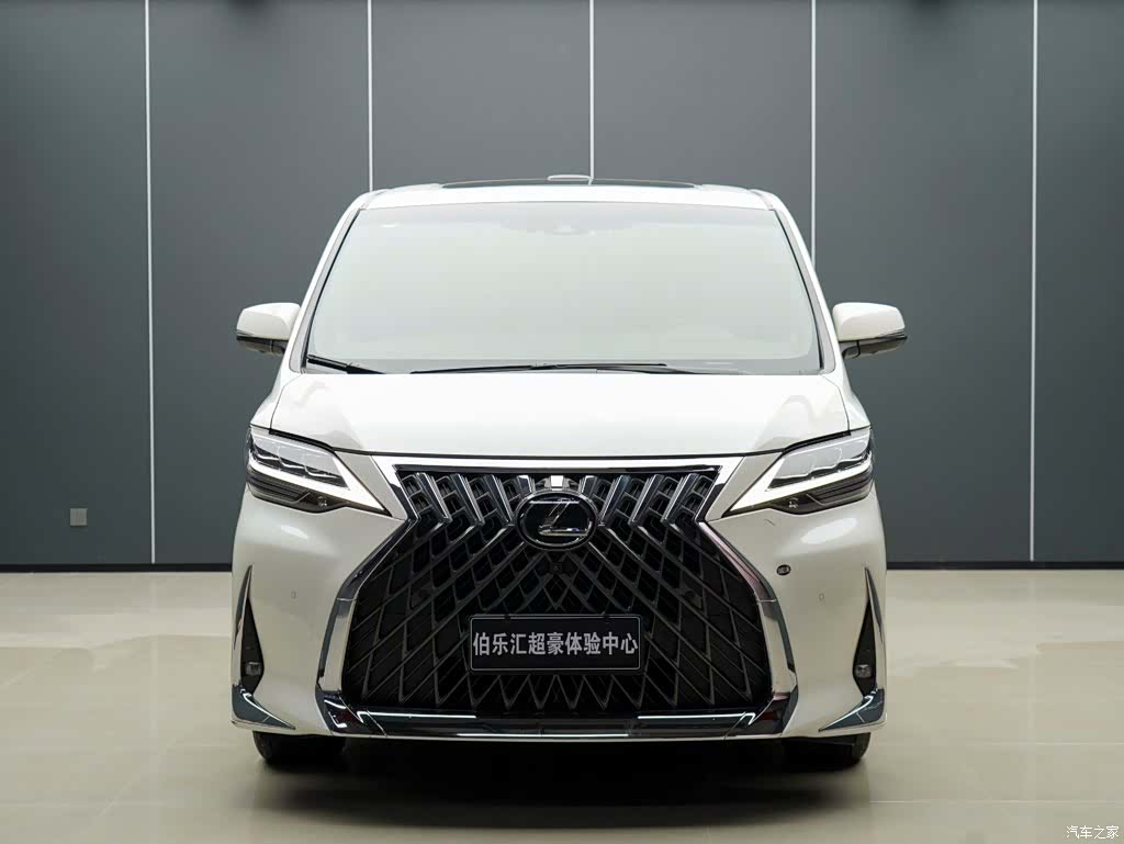 Lexus LM, 2024 3