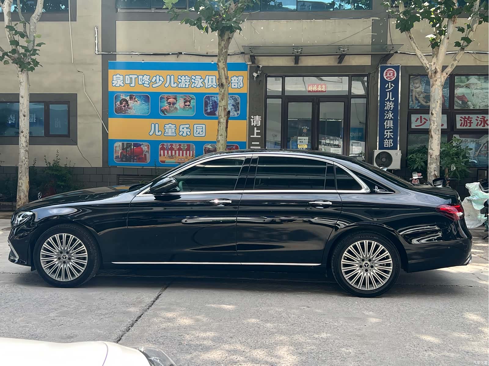 Mercedes-Benz E-Class, 2022 3