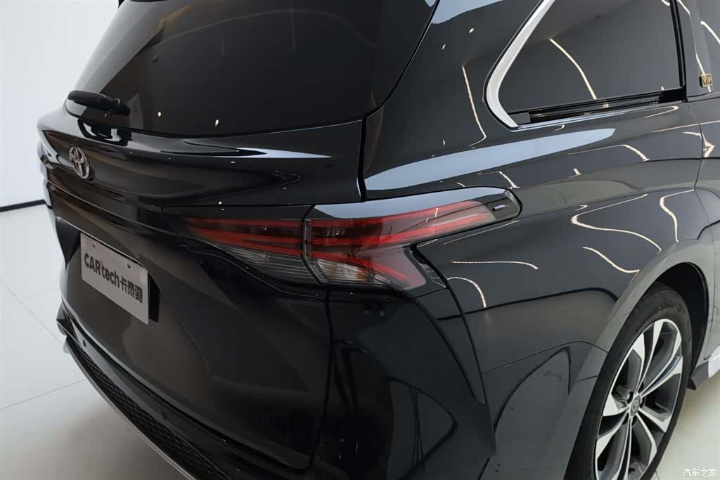 Toyota Granvia, 2024 9