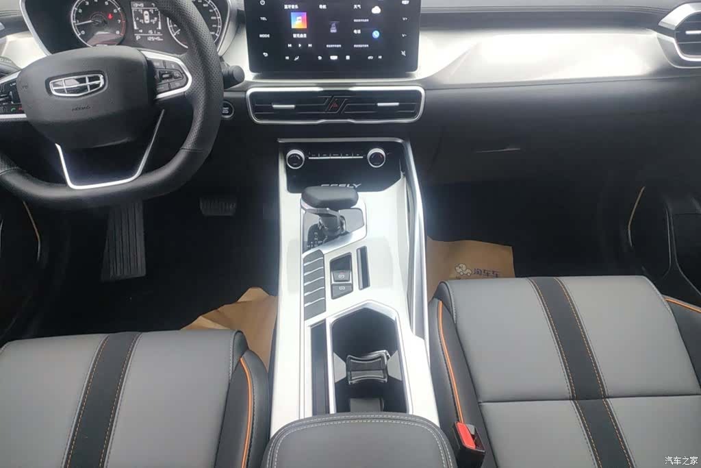 Geely Coolray, 2025 16