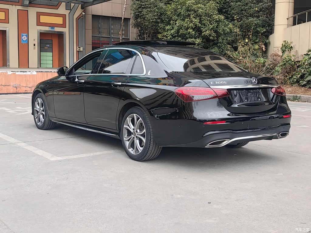 Mercedes-Benz E-Class, 2022 18