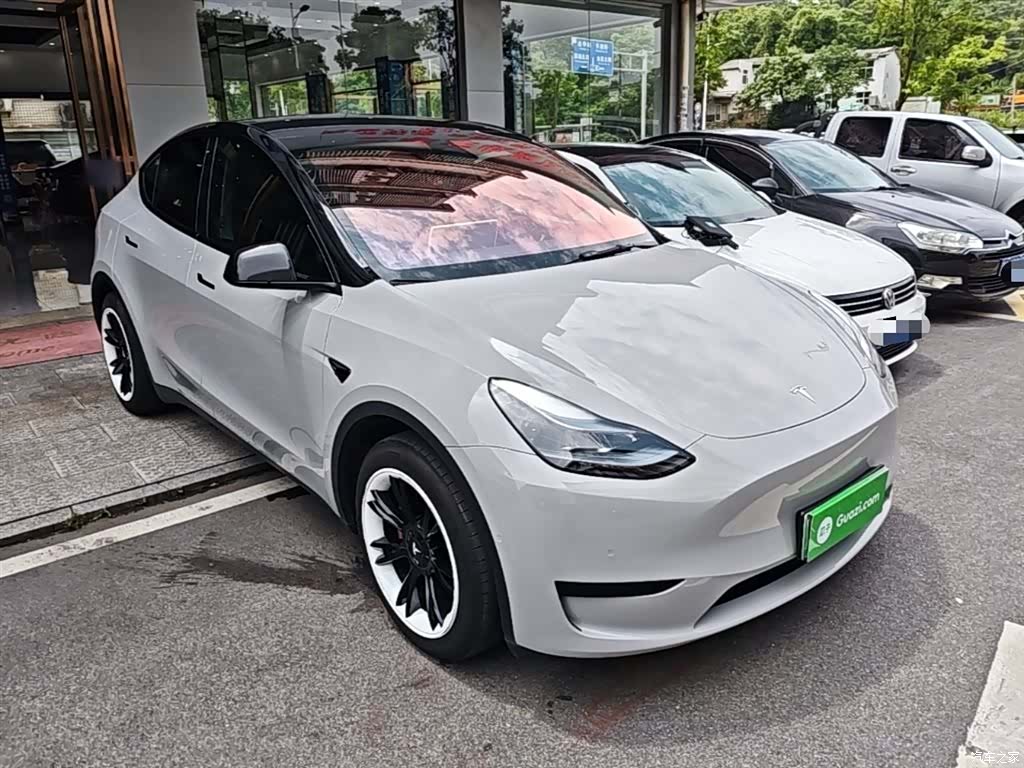 Tesla Model Y, 2023 4