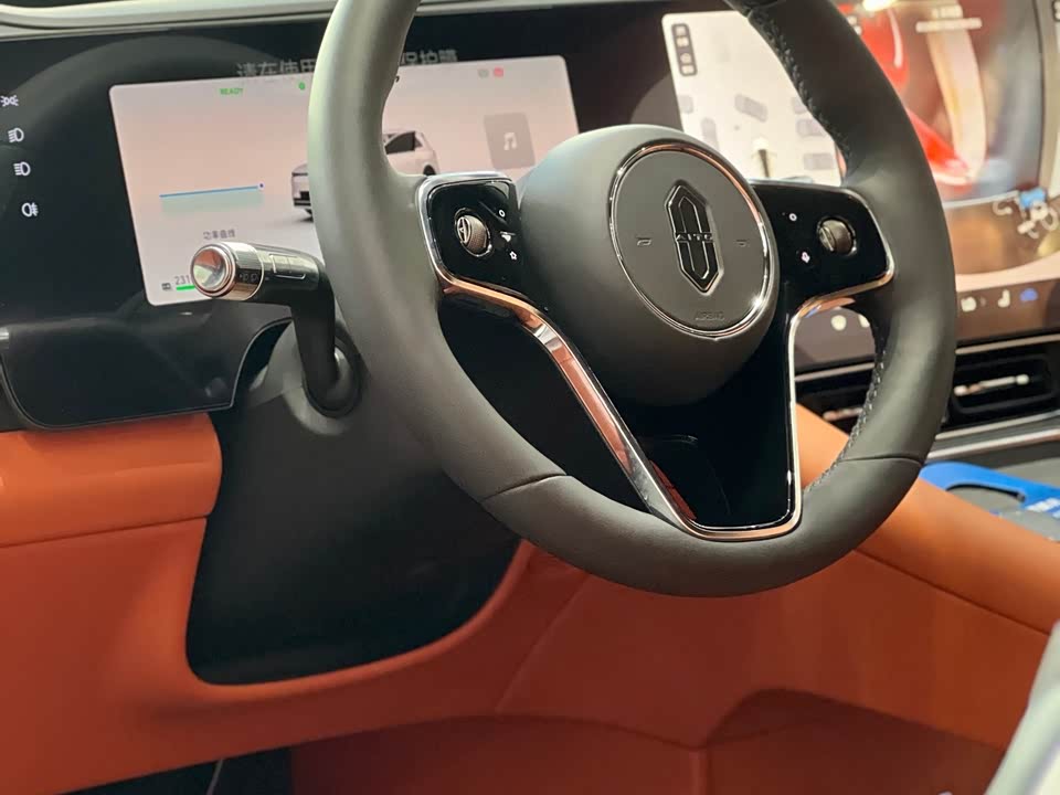 AITO Ask the world M8