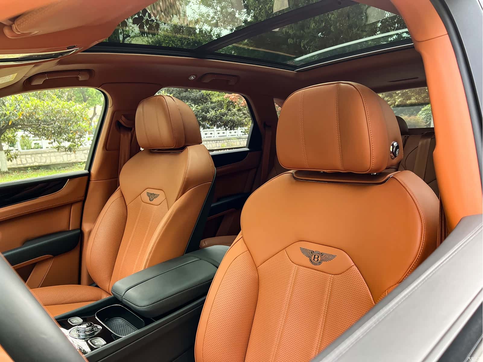 Bentley Bentayga, 2023 18