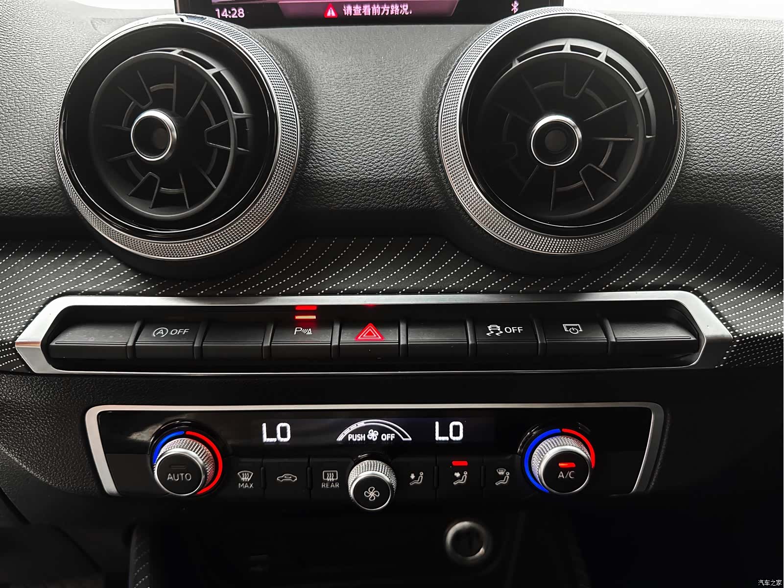 Audi Q2L, 2022 13
