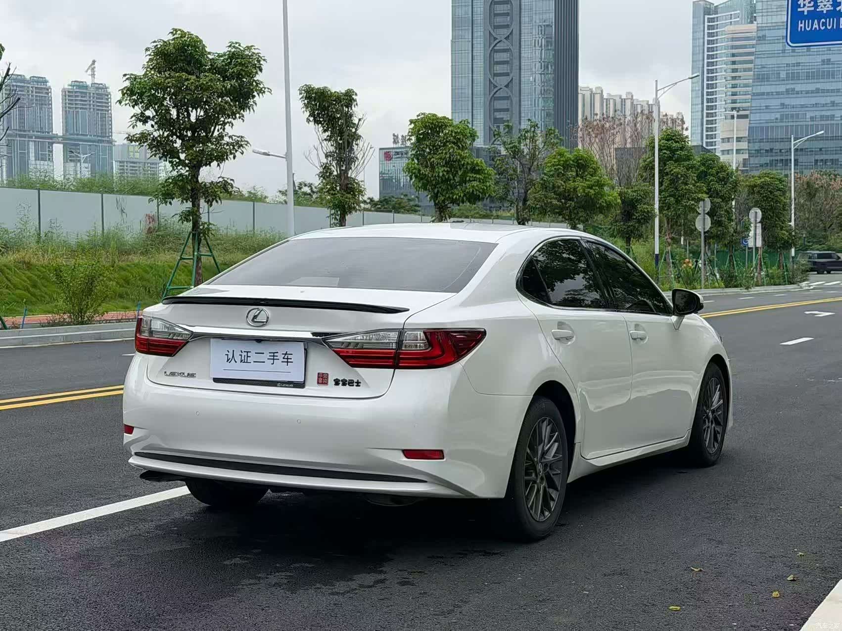 Lexus ES, 2018 4