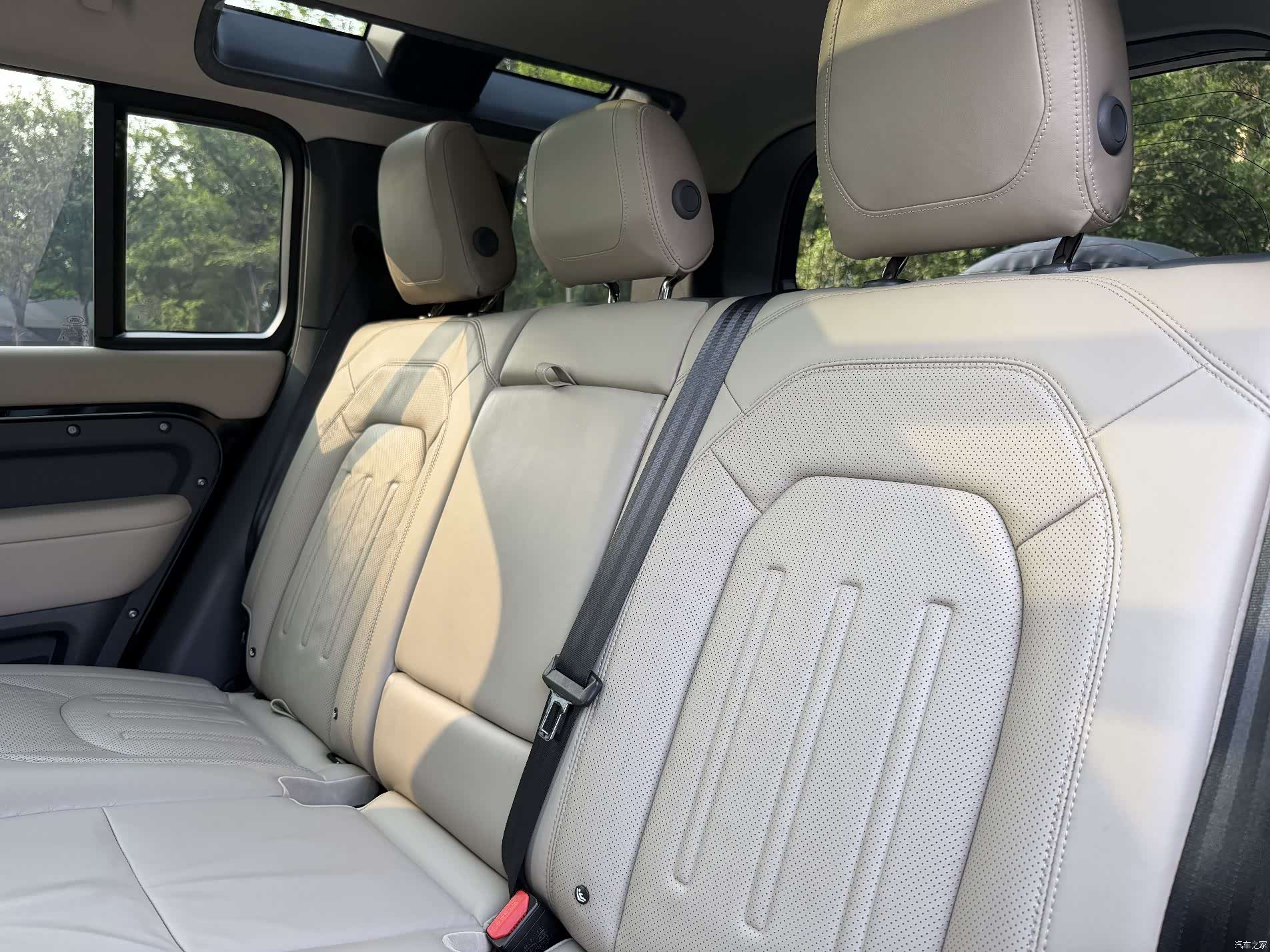 Land Rover Defender, 2021 8