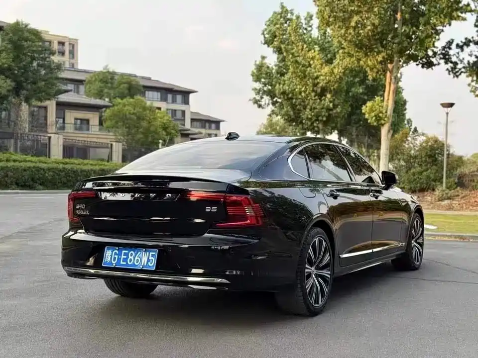 Volvo S90