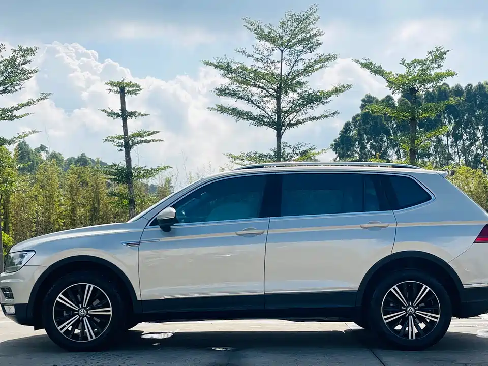 Volkswagen Tiguan L