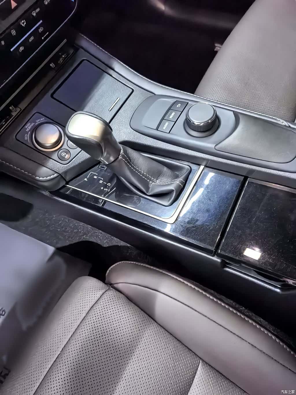 Lexus ES, 2018 10