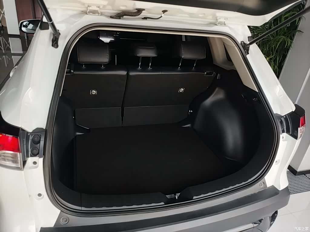 Toyota Frontlander, 2023 19
