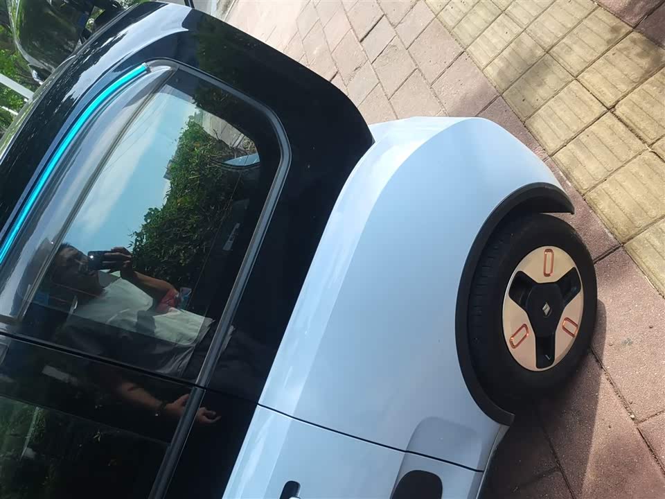 Baoding KiWi EV