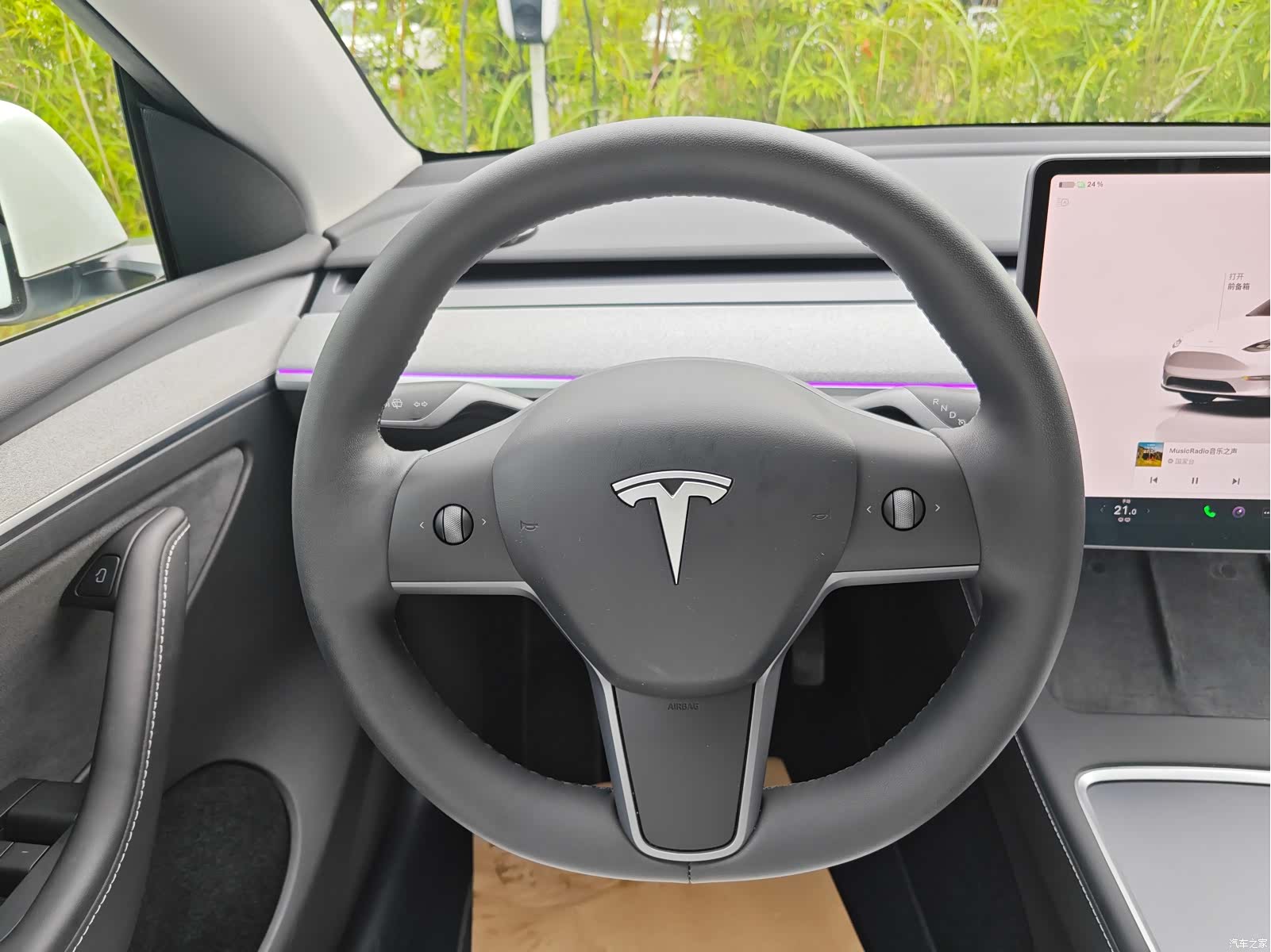 Tesla Model Y, 2024 21