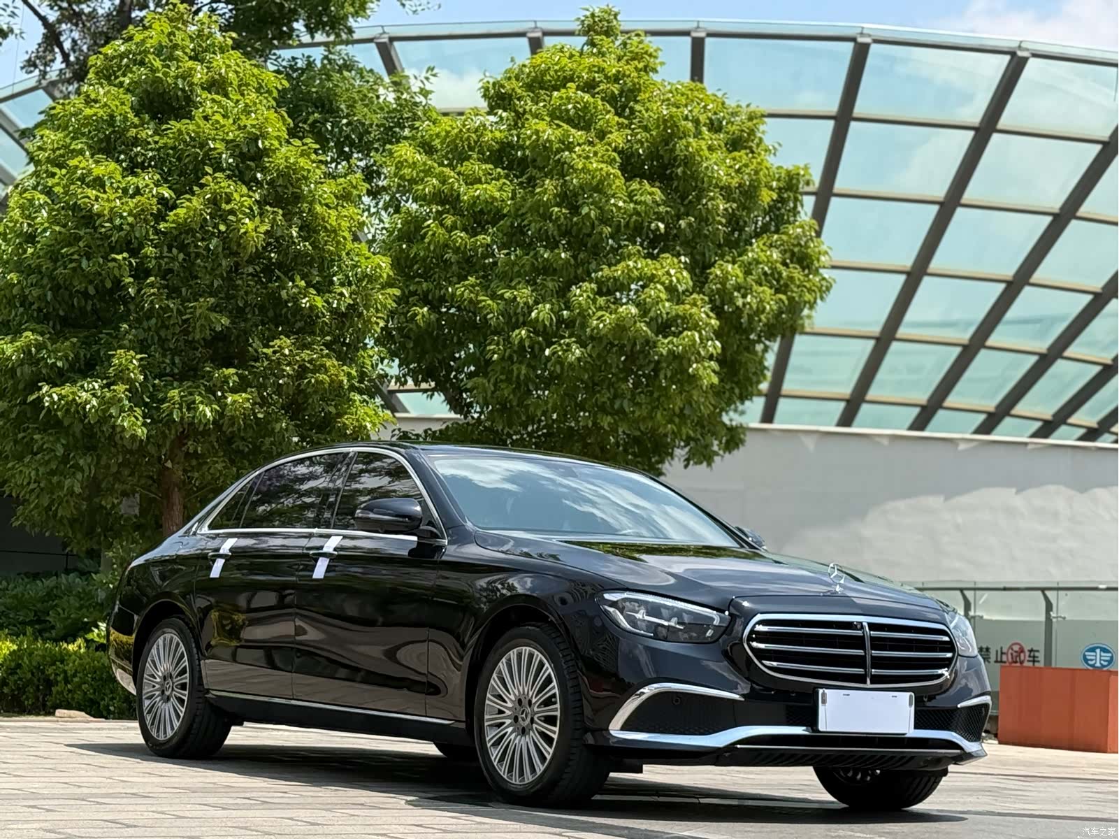 Mercedes-Benz E-Class, 2022 3