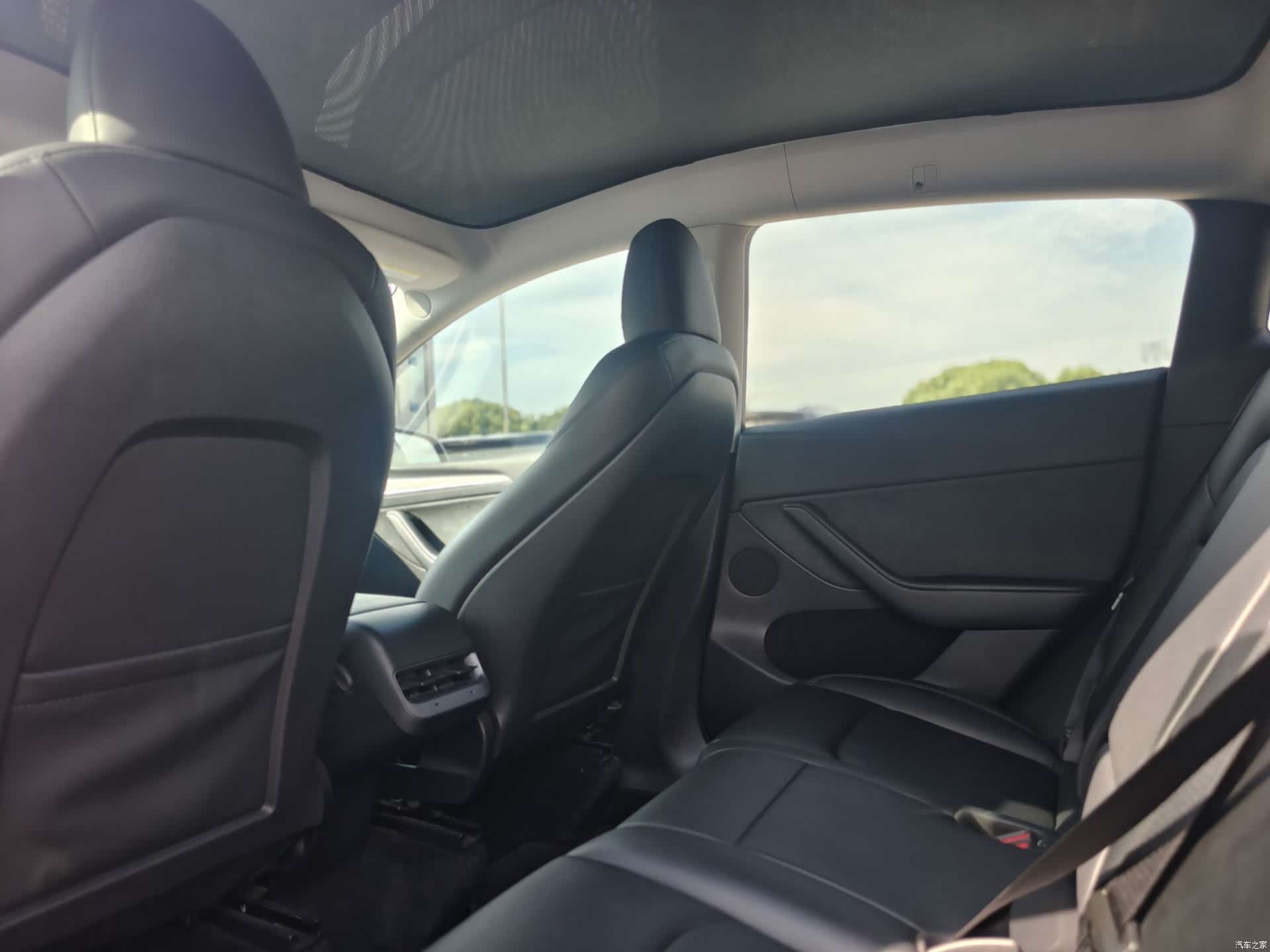 Tesla Model Y, 2023 9