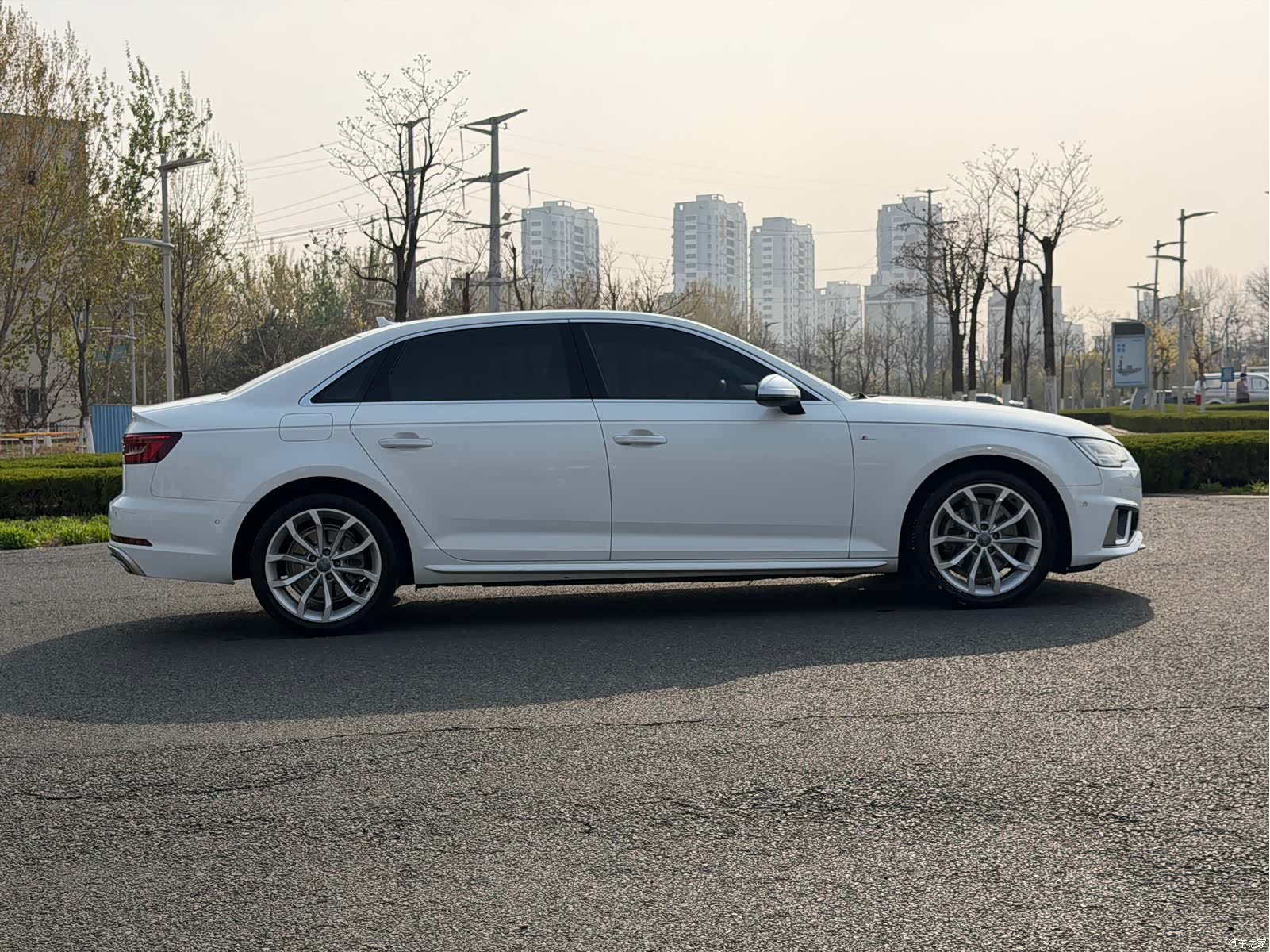 Audi A4L, 2019 все фото