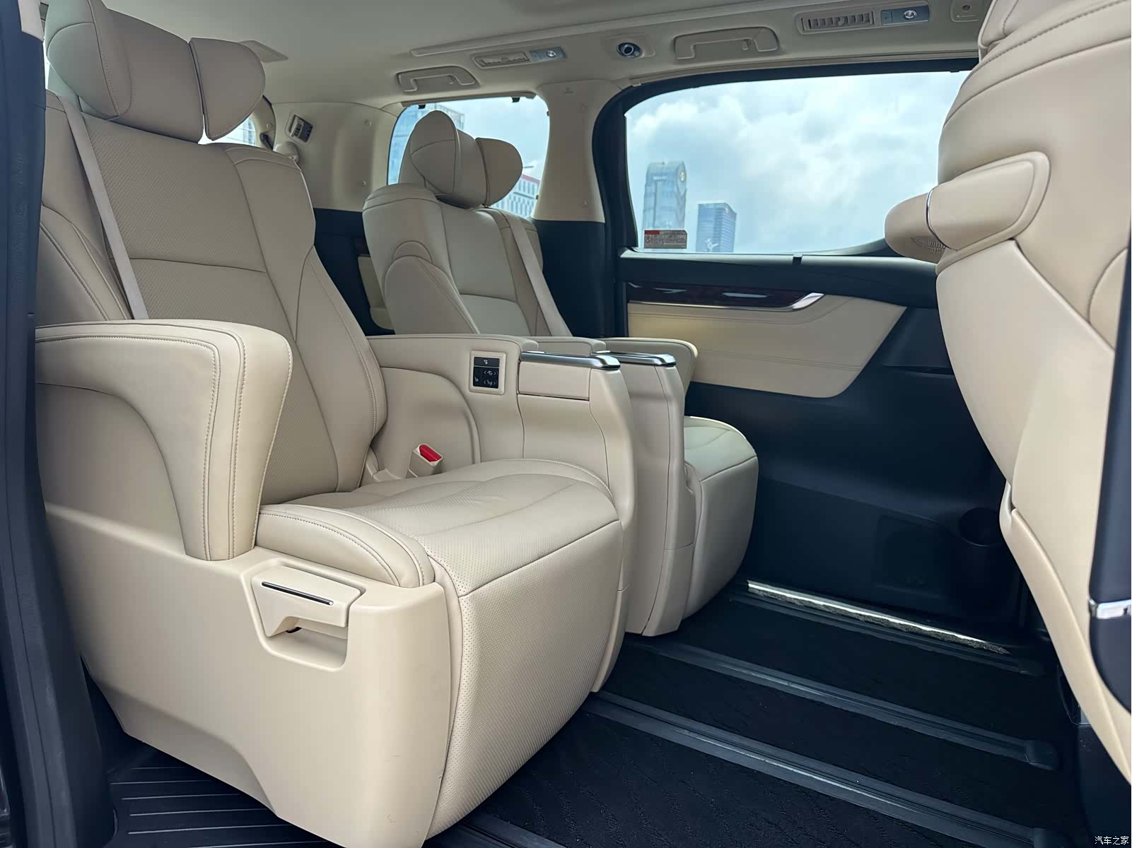 Toyota Alphard, 2019 12