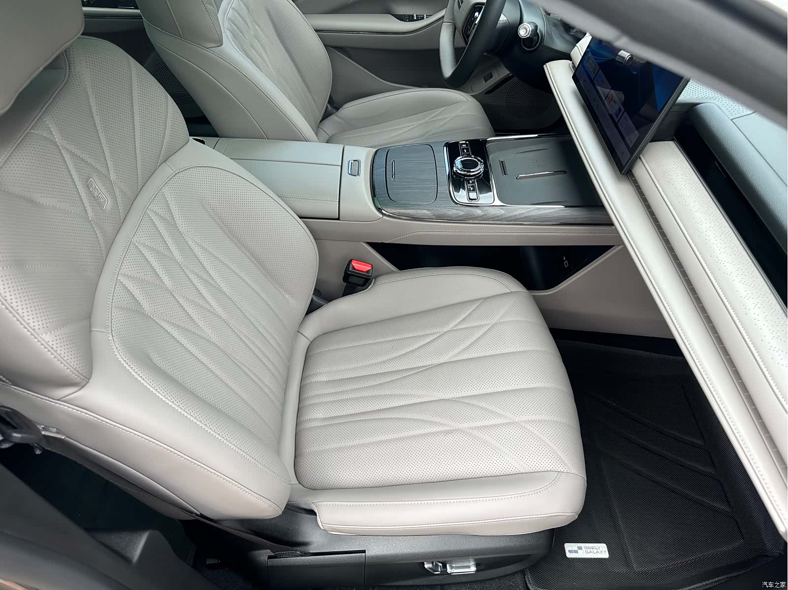 Geely 8, 2025 34