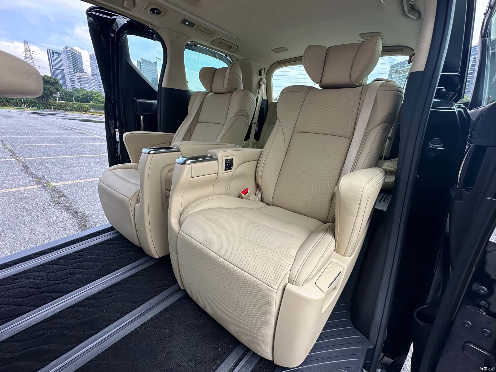 Toyota Alphard, 2019 10