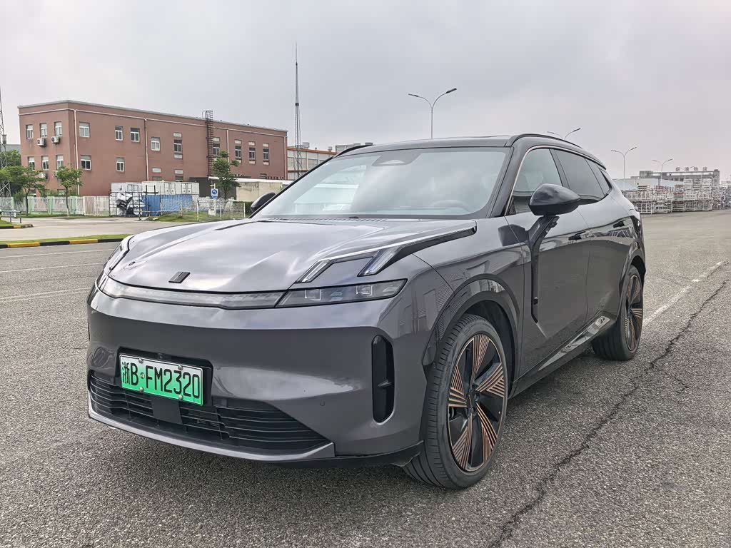 Lynk & Co 08 EM-P