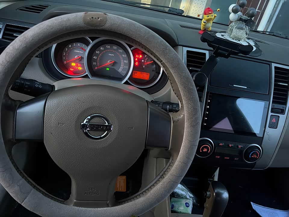 Nissan TIIDA Nissan TIIDA