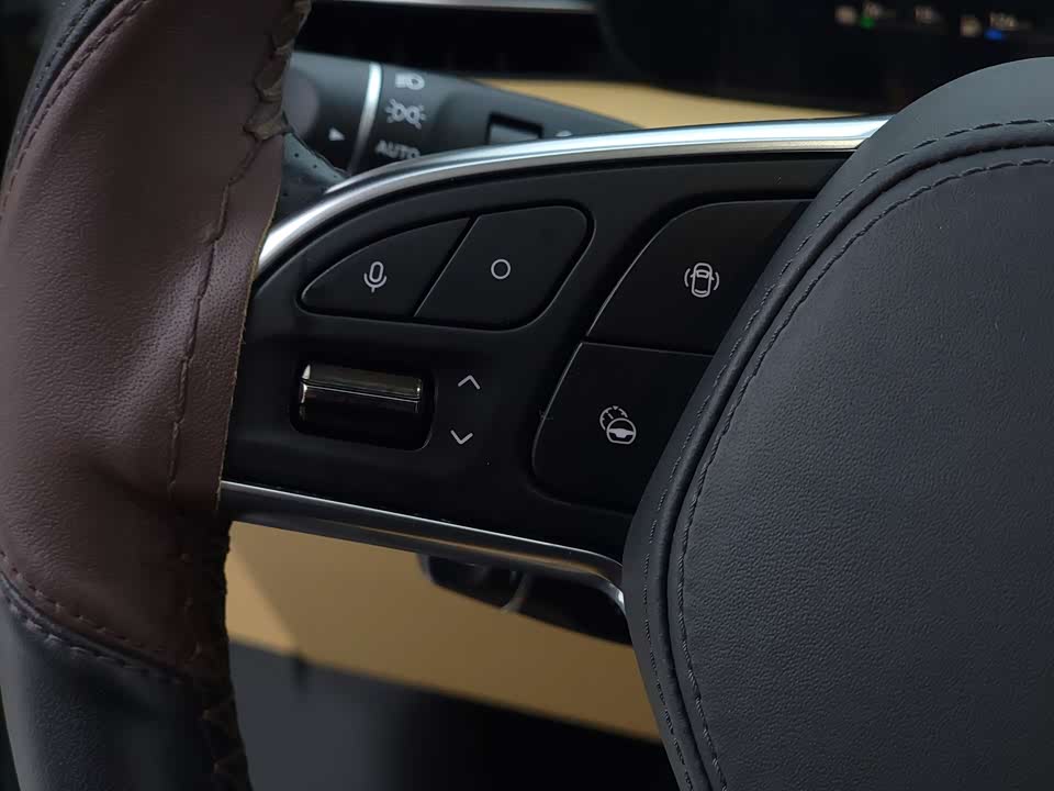 AITO Ask the world M5