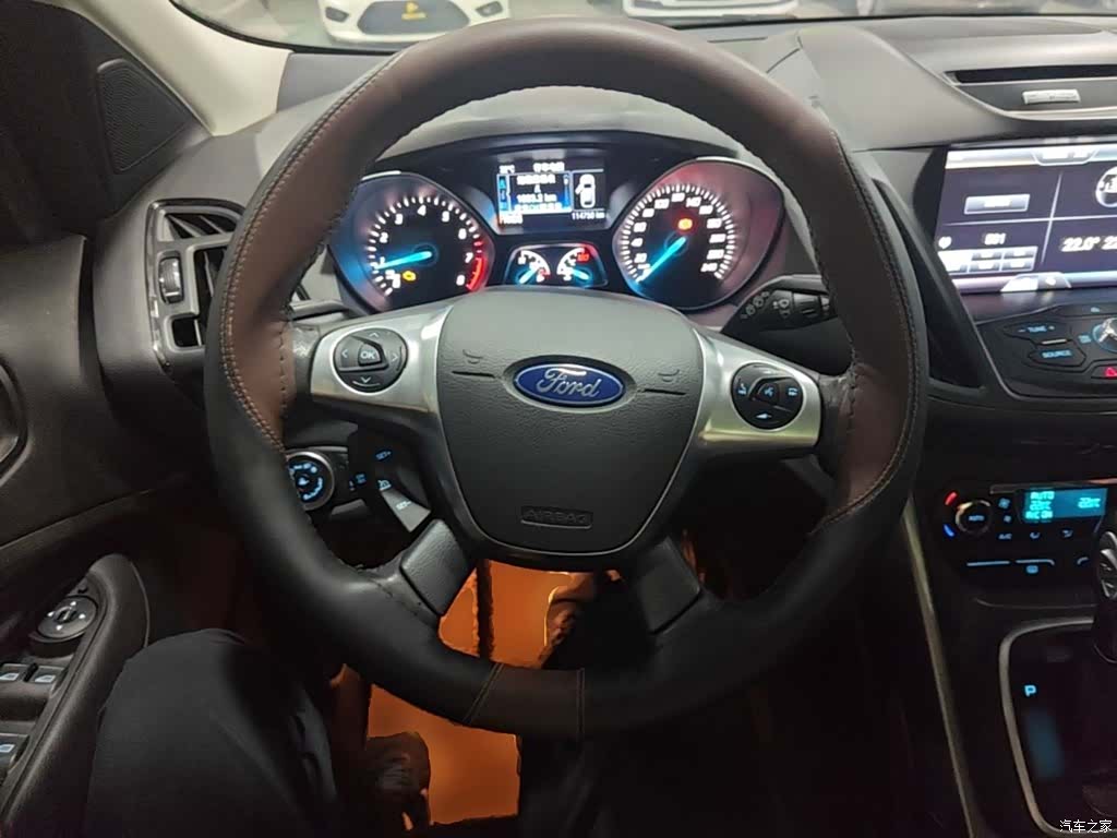 Ford Kuga, 2015 11
