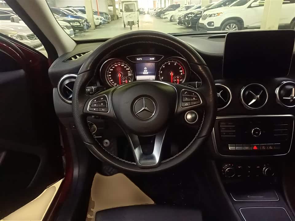 Mercedes-Benz GLA
