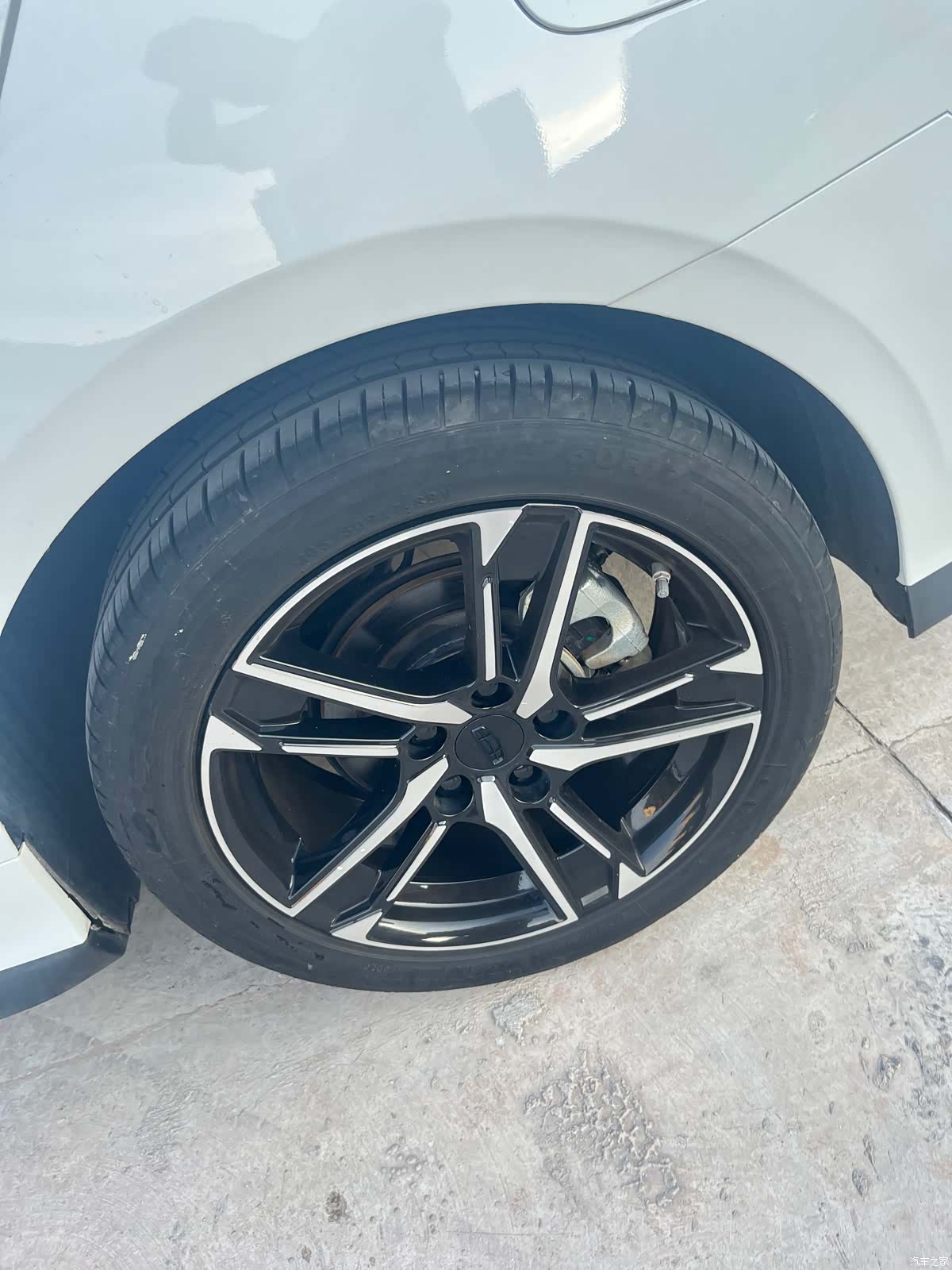 Geely Binray, 2023 11