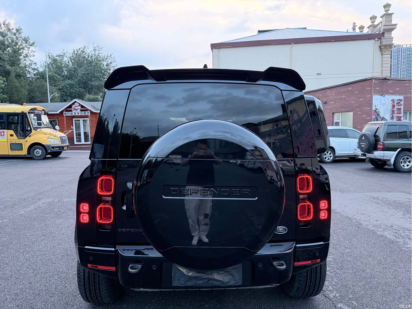 Land Rover Defender, 2021 6