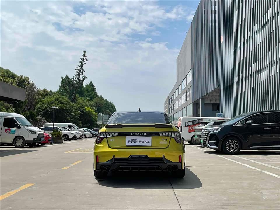 Lynk & Co 03