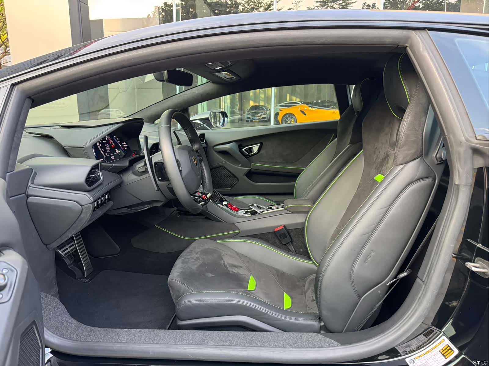 Lamborghini Huracán, 2022 все фото