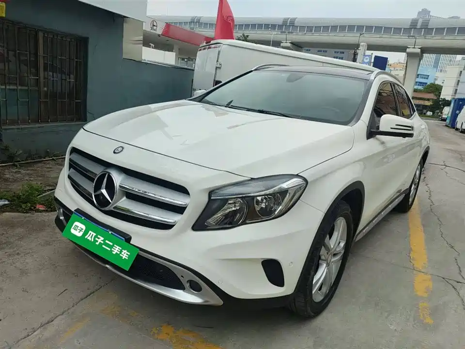 Mercedes-Benz GLA Mercedes-Benz GLA