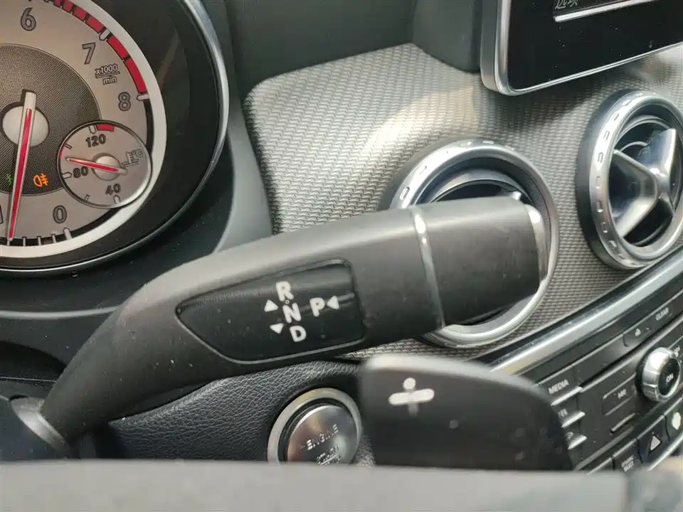 Mercedes-Benz GLA Mercedes-Benz GLA