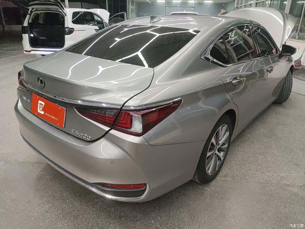 Lexus ES, 2020 3