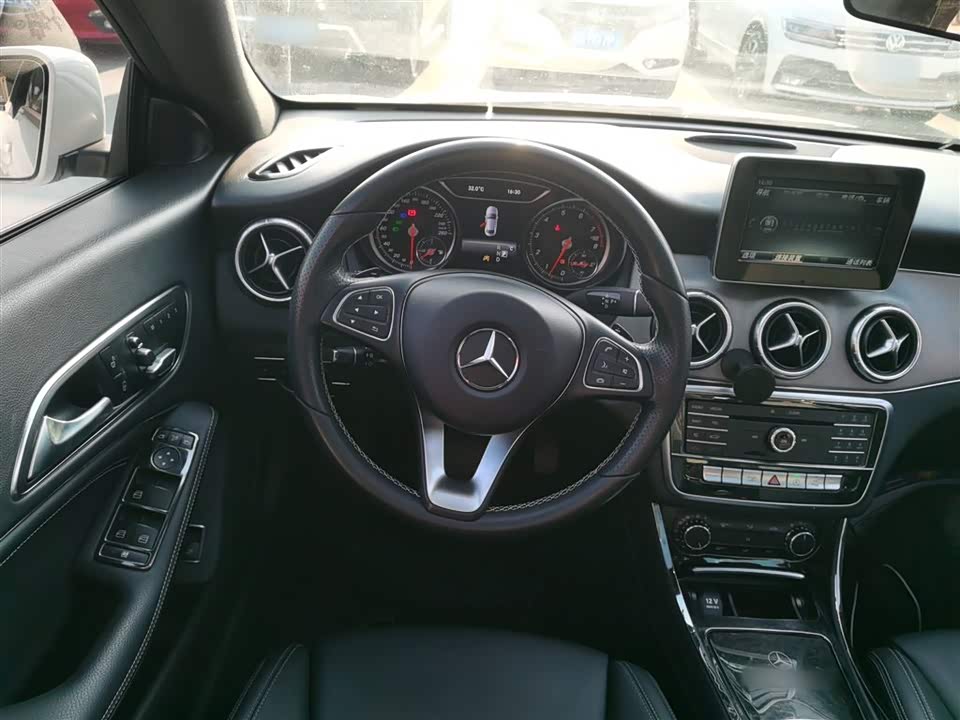 Mercedes-Benz CLA