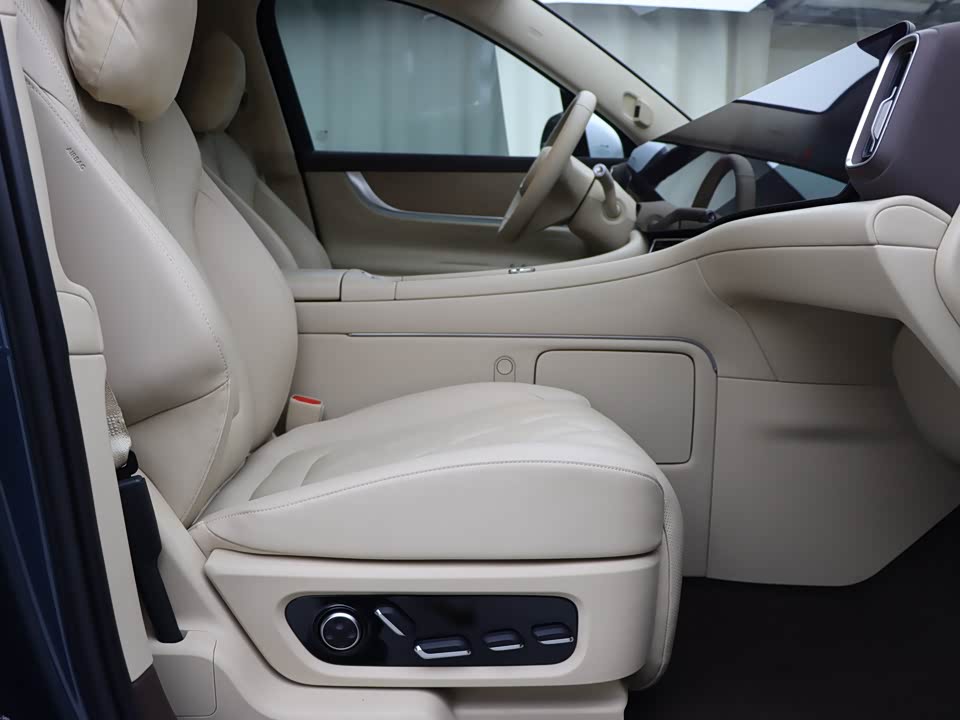 AITO Ask the world M9