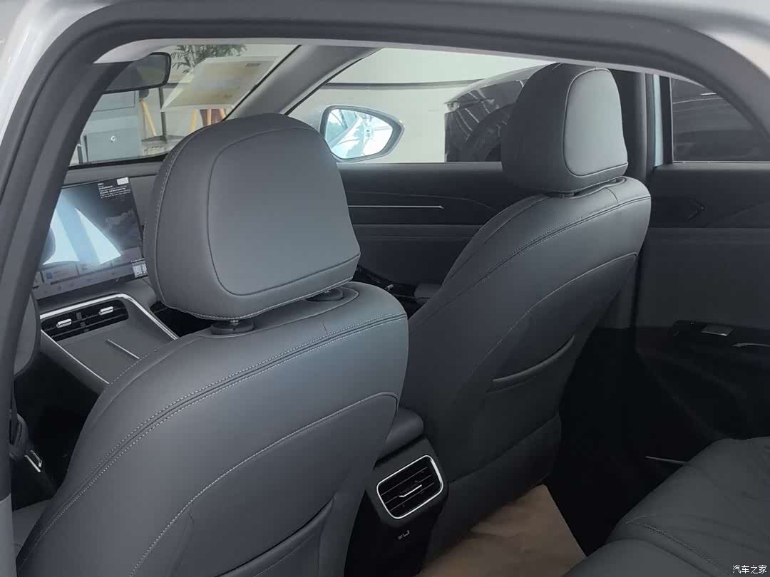 Geely Galaxy L6, 2025 15