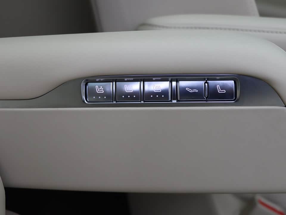 AITO Ask the world M9