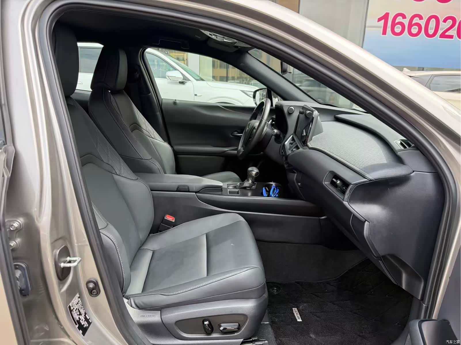 Lexus UX, 2023 6