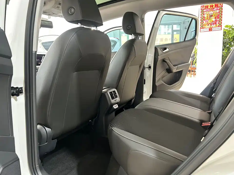 Volkswagen Exploring the shadow