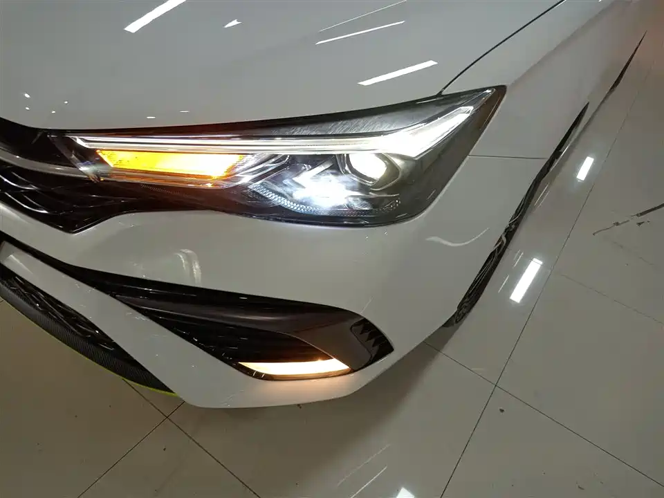 Roewe i5