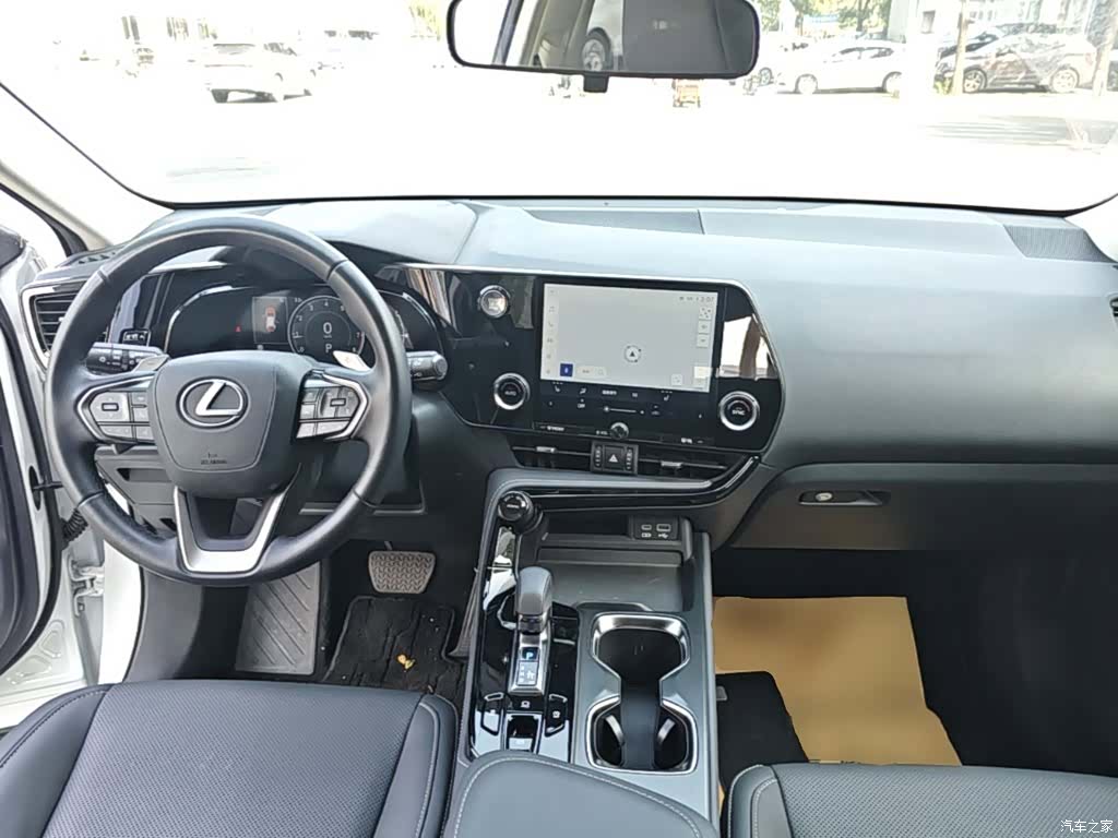 Lexus NX, 2022 10