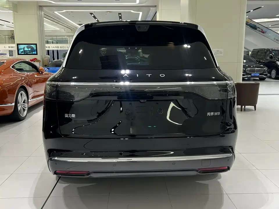 AITO Ask the world M8