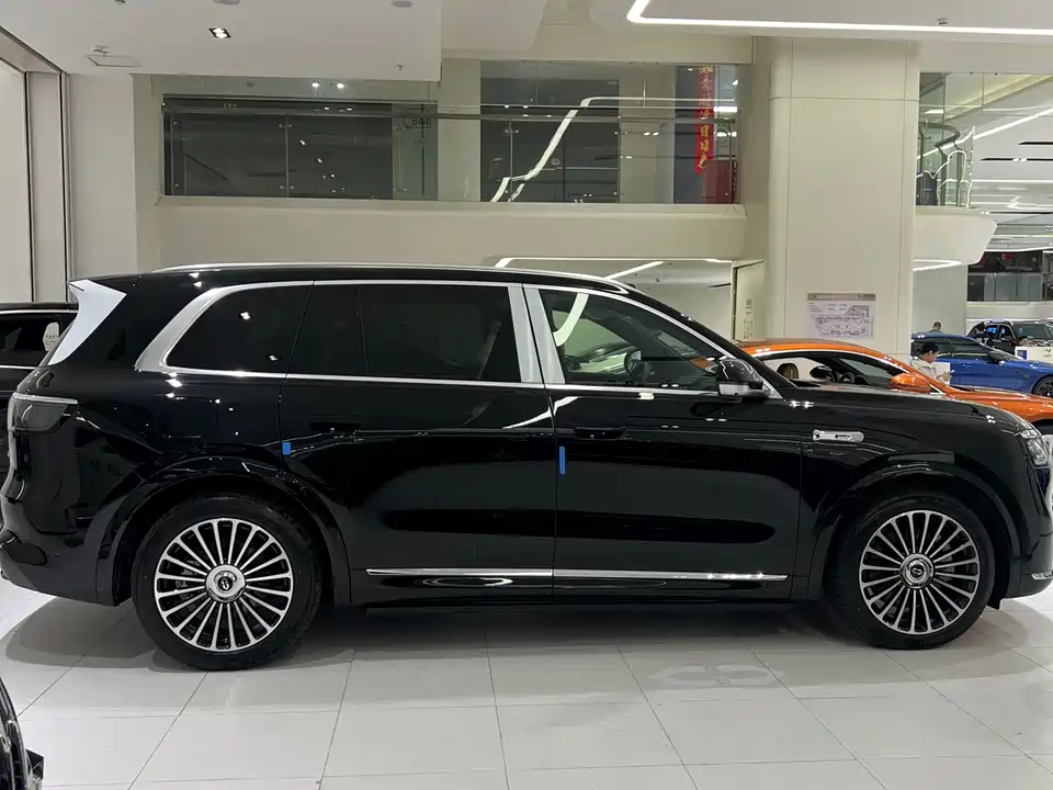 AITO Ask the world M8