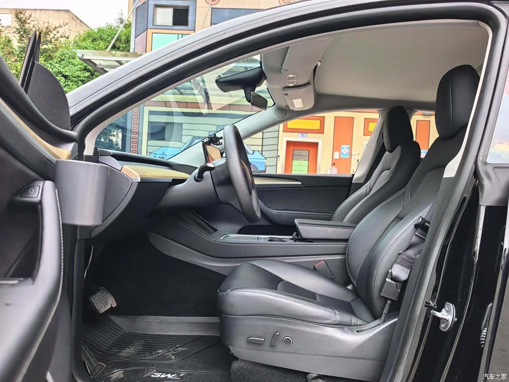 Tesla Model Y, 2023 все фото