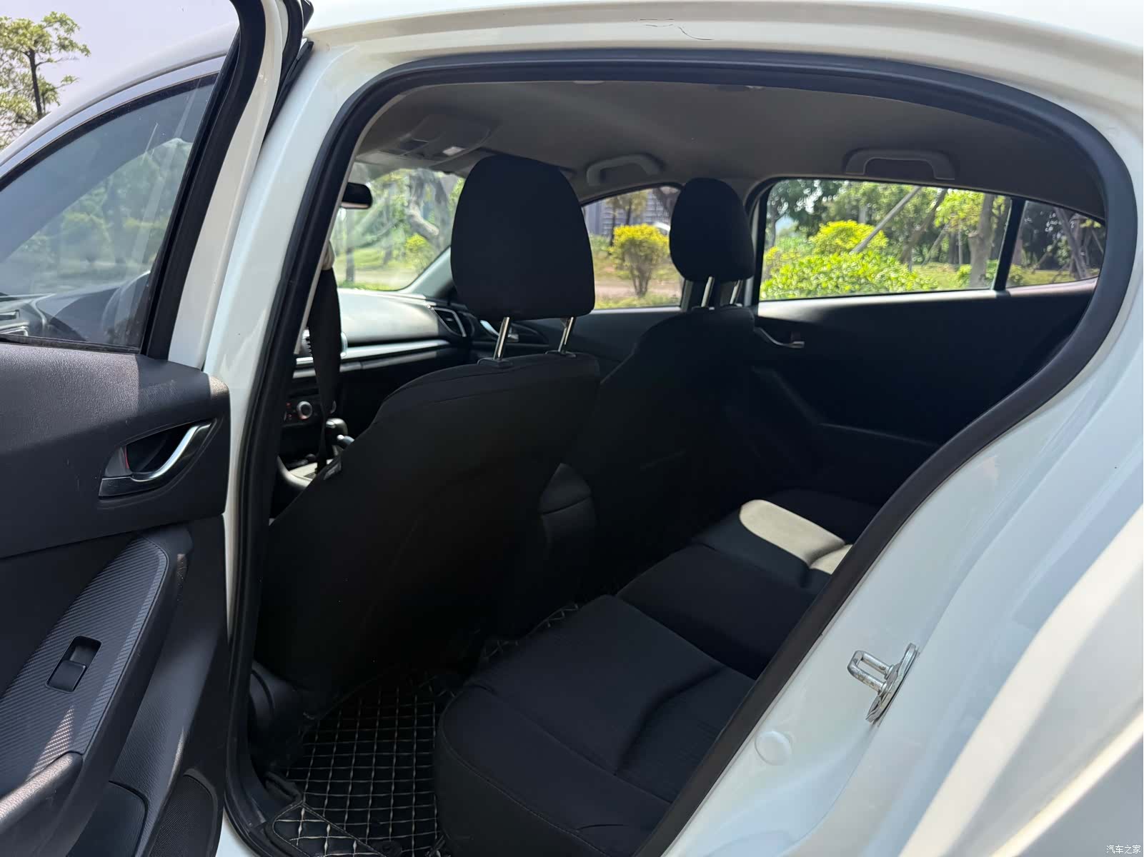 Mazda Mazda3, 2016 10