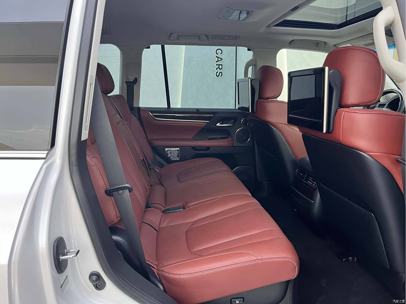 Lexus LX, 2022 14