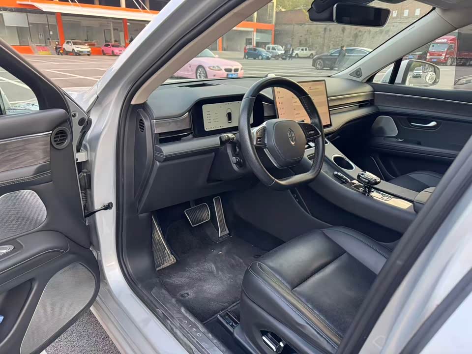 AITO Ask the world M5